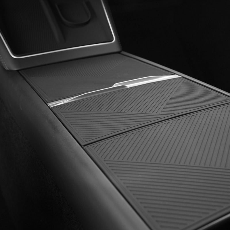 Silicone Protective Pad for Tesla Model 3/Y Center Panel- Non-Slip and Wear-Resistant, Protects the Center Control Panel and Increases Aesthetics